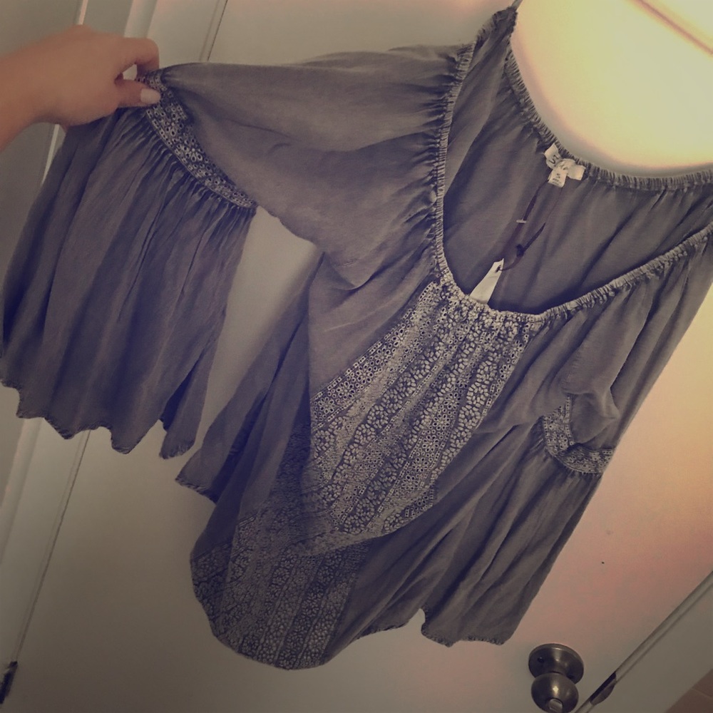 Adorable Off the shoulder shirt